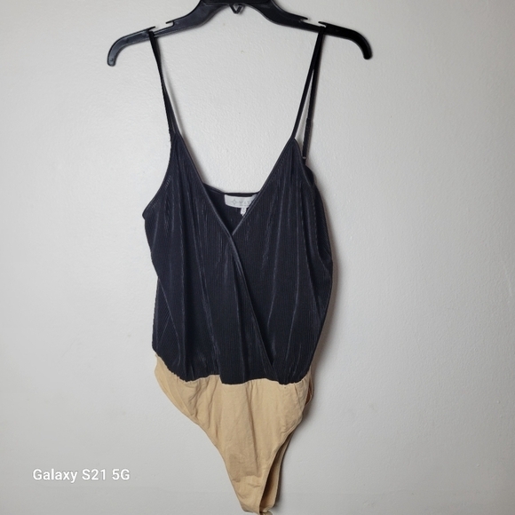 WAYF Surplice Ribbed Cami Bodysuit in Black Sz Large Nordstrom Sexy Date Night - Picture 3 of 13